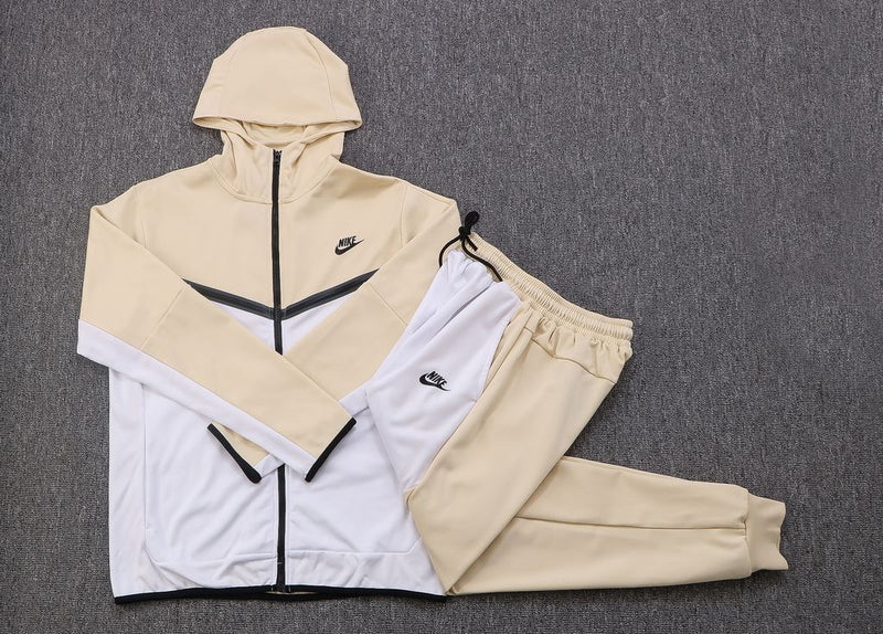 Conjunto de Moletom Nike Sportswear Tech Fleece Bege e Branco