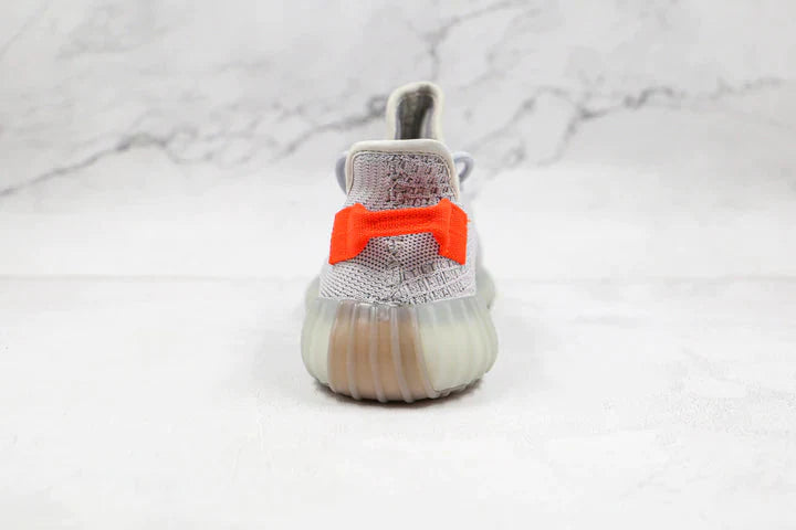 Tênis Adidas Yeezy Boost 350 V2 Tail Light