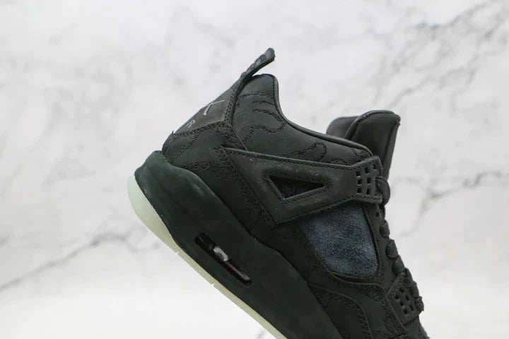 Tênis Nike Air Jordan 4 Retro Kaws Black