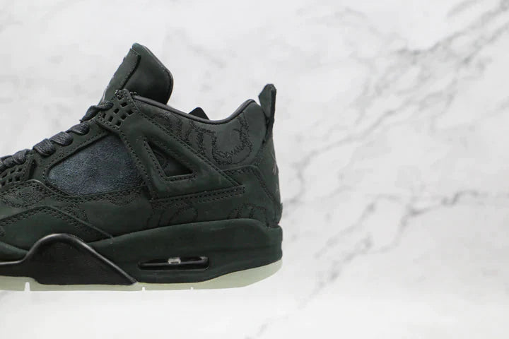 Tênis Nike Air Jordan 4 Retro Kaws Black