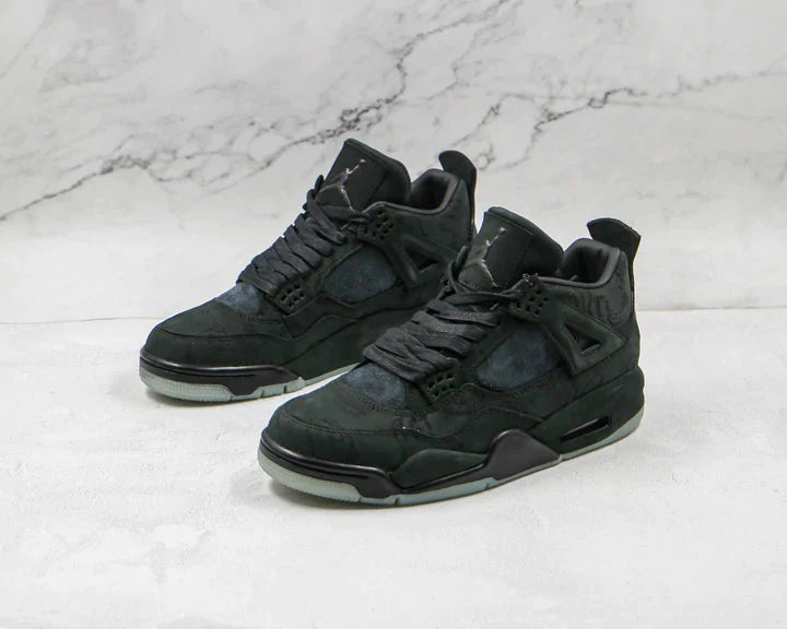 Tênis Nike Air Jordan 4 Retro Kaws Black