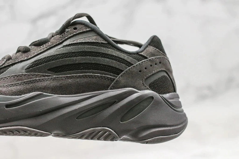 Tênis Adidas Yeezy Boost 700 Vanta