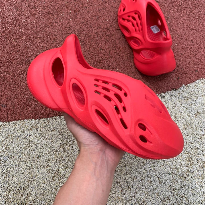 Tênis Adidas Yeezy Foam Vermillion