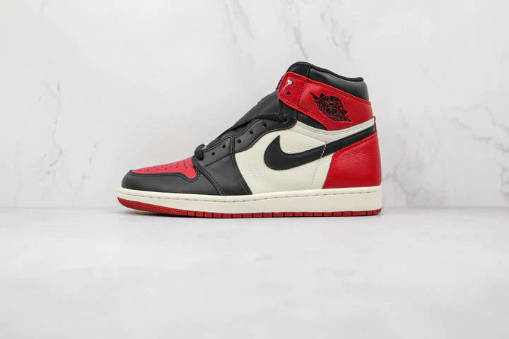 Tênis Nike Air Jordan 1 Retro High Bred Toe