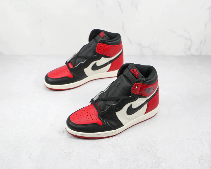 Tênis Nike Air Jordan 1 Retro High Bred Toe