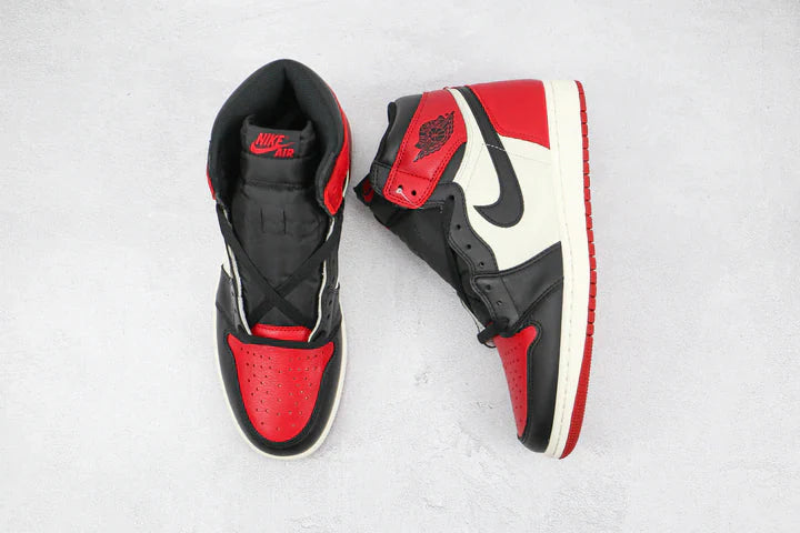 Tênis Nike Air Jordan 1 Retro High Bred Toe