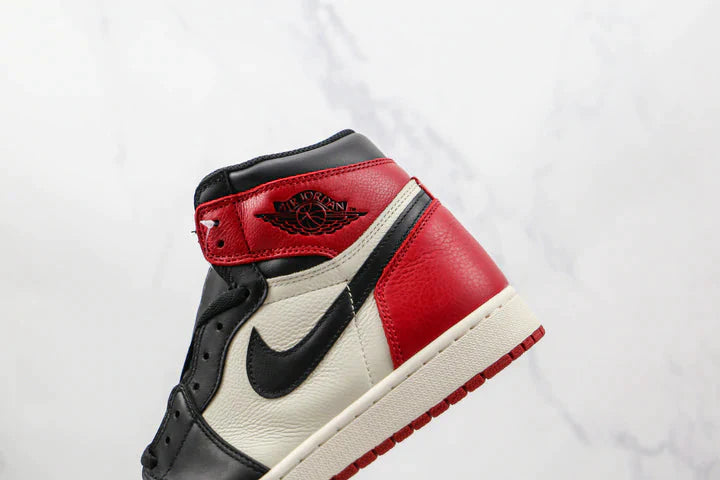 Tênis Nike Air Jordan 1 Retro High Bred Toe