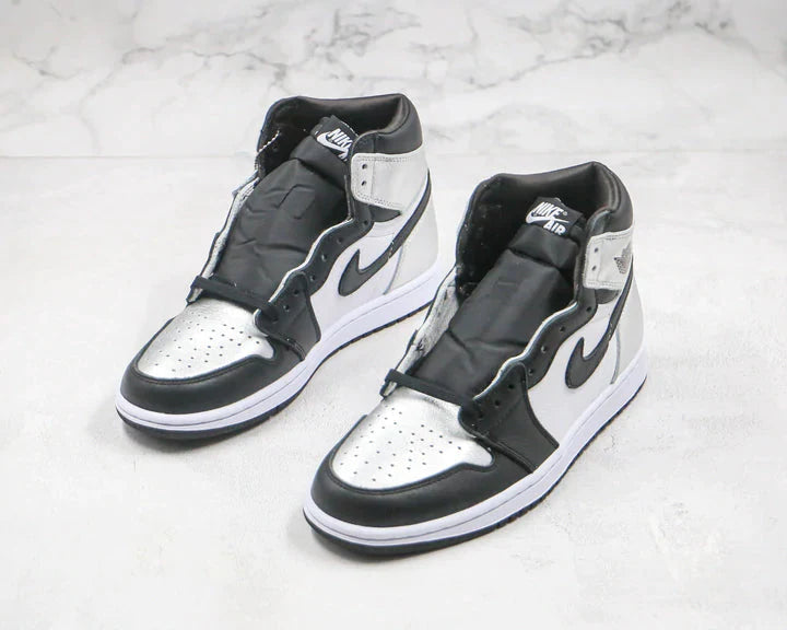 Tênis Nike Air Jordan 1 Retro High Silver Toe