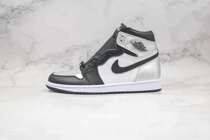 Tênis Nike Air Jordan 1 Retro High Silver Toe