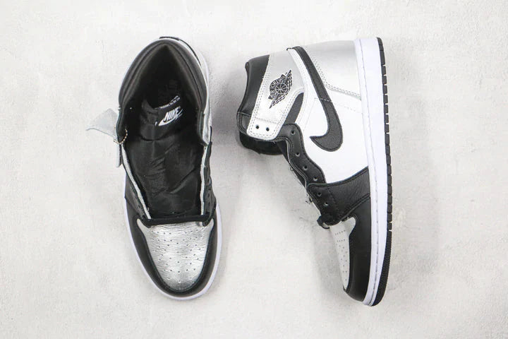 Tênis Nike Air Jordan 1 Retro High Silver Toe