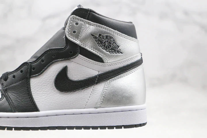 Tênis Nike Air Jordan 1 Retro High Silver Toe