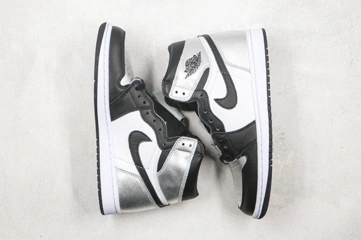 Tênis Nike Air Jordan 1 Retro High Silver Toe