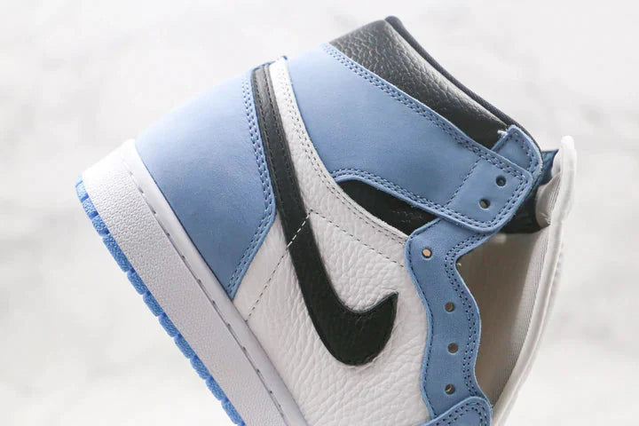 Tênis Nike Air Jordan 1 Retro High White University Blue Black