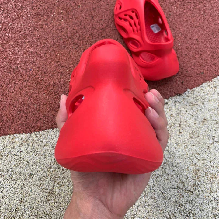 Tênis Adidas Yeezy Foam Vermillion