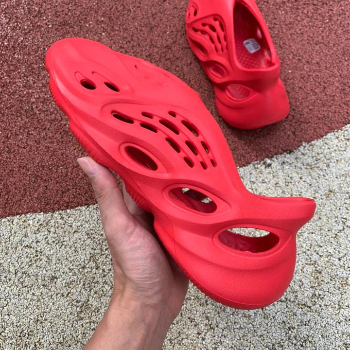 Tênis Adidas Yeezy Foam Vermillion