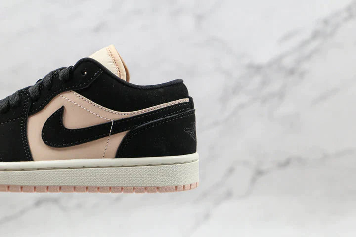 Tênis Nike Air Jordan 1 Low Black Guava Ice