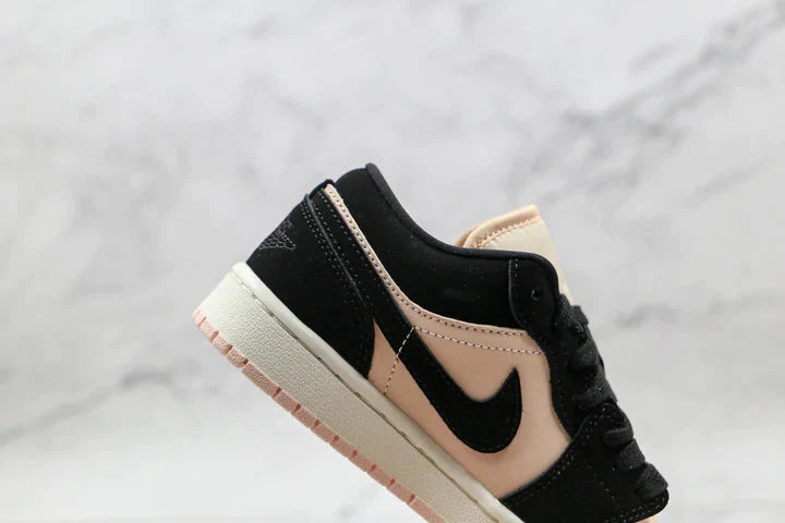 Tênis Nike Air Jordan 1 Low Black Guava Ice