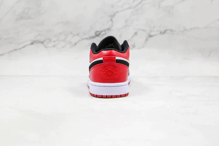 Tênis Nike Air Jordan 1 Low Black Toe