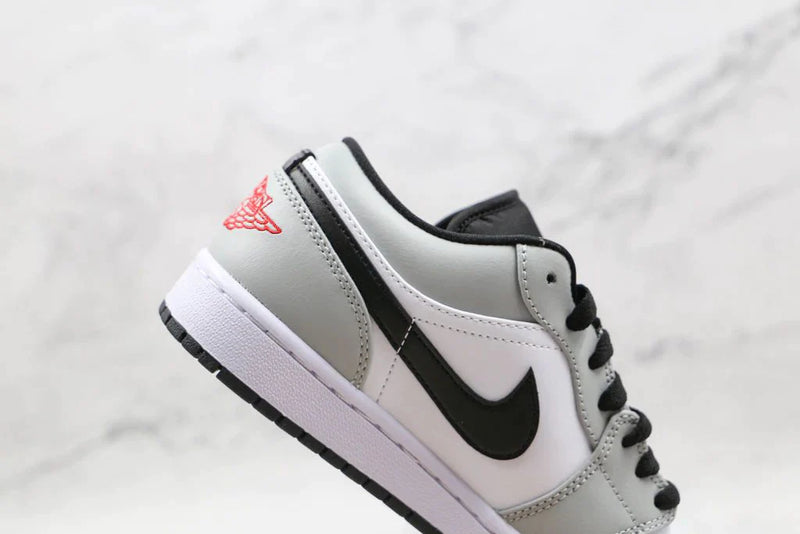 Tênis Nike Air Jordan 1 Low Light Smoke Grey