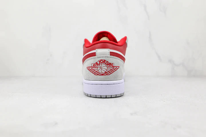 Tênis Nike Air Jordan 1 Low Se Light Smoke Grey Gym Red