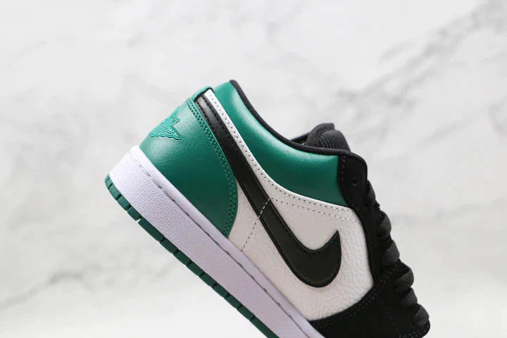 Tênis Nike Air Jordan 1 Low White Black Mystic Green