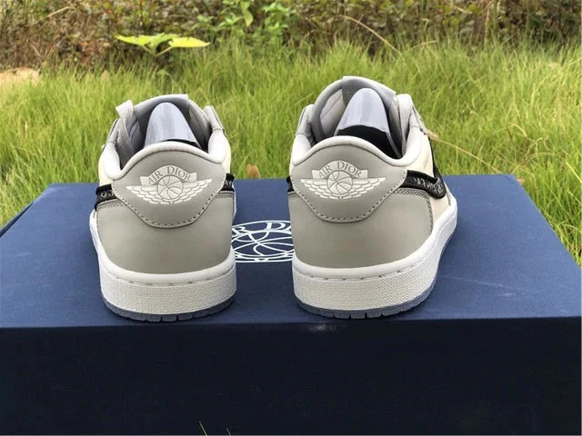 Tênis Nike Air Jordan 1 Retro Low Dior