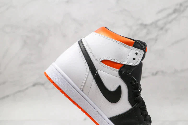 Tênis Nike Air Jordan 1 Retro High Electro Orange