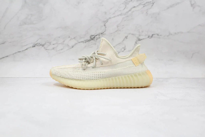 Tênis Adidas Yeezy Boost 350 V2 Light