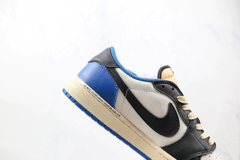 Tênis Nike Air Jordan 1 Low Fragment x Travis Scott