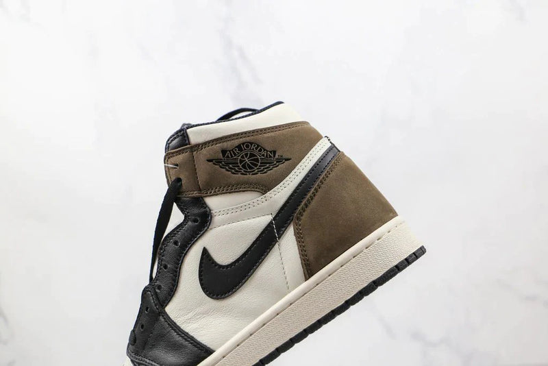 Tênis Nike Air Jordan 1 Retro High Dark Mocha