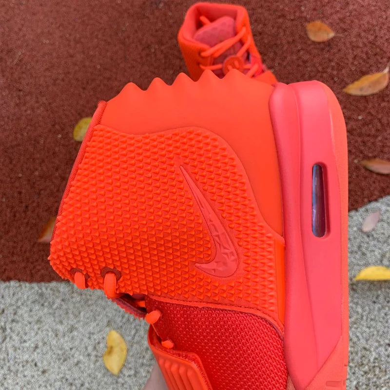 Tênis Nike Air Yeezy 2 Red October